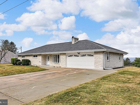 3rd image of 263 Eisenhower Rd