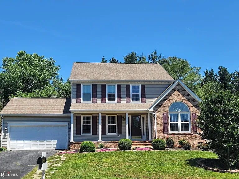 4317 Amelia Dr — Photo 1