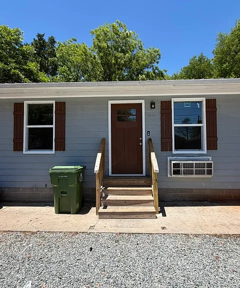 516 Burgess St #F — Photo 2