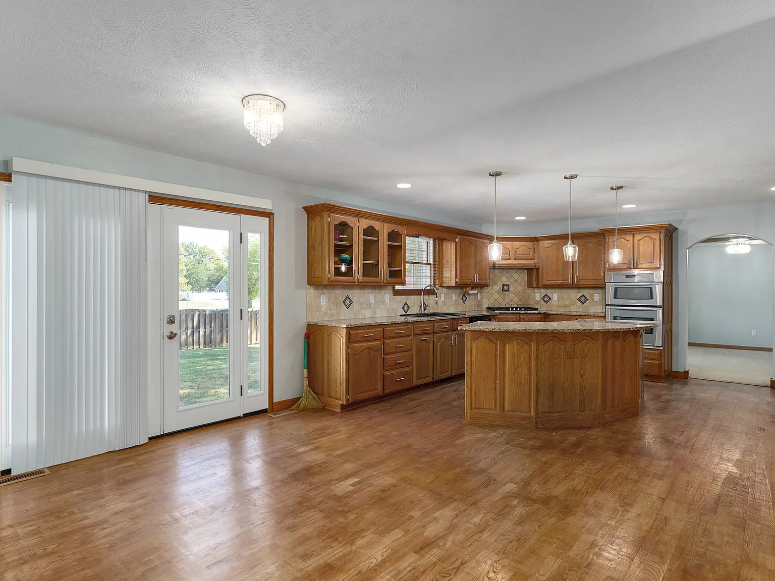 4 bed, 2940 sqft, $3,100 — Photo 4
