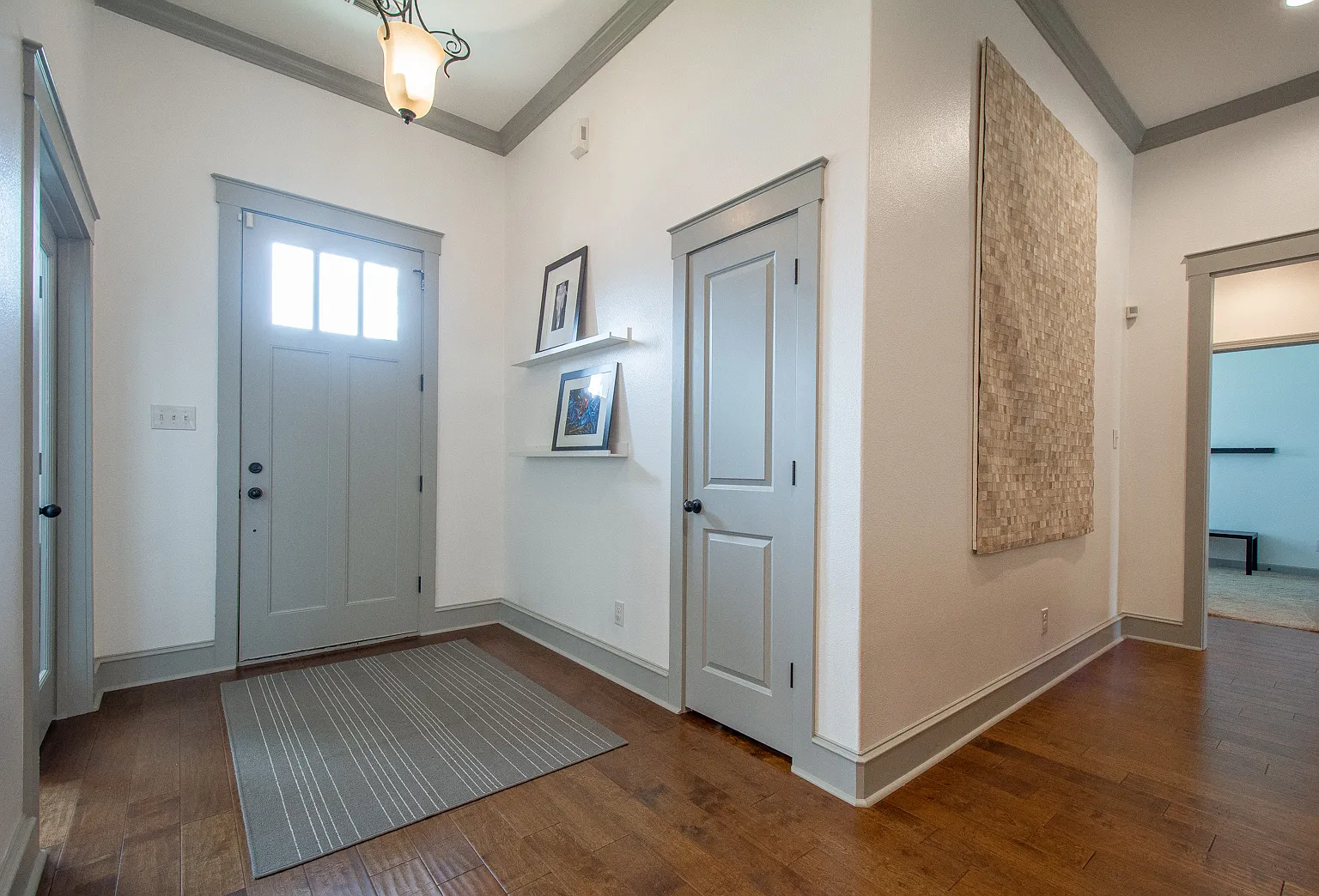 4 bed, 2.0 bath, 2300 sqft, $2,650 — Photo 3