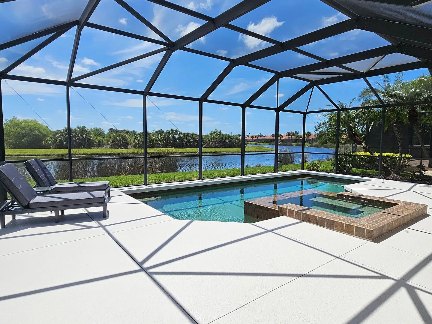 Seasonal Short-Term 3 Bedroom 2 Bathroom Heated Pool Home located in Venetian Club & River Club! — Photo 2