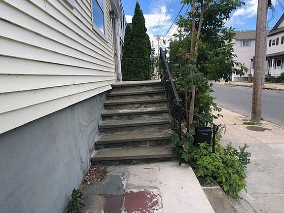 2nd image of 263 Pearl St #2