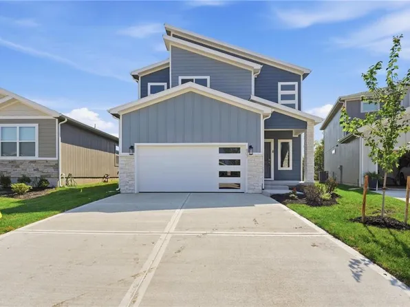 807 Glenn Cir, Raymore, MO 64083
