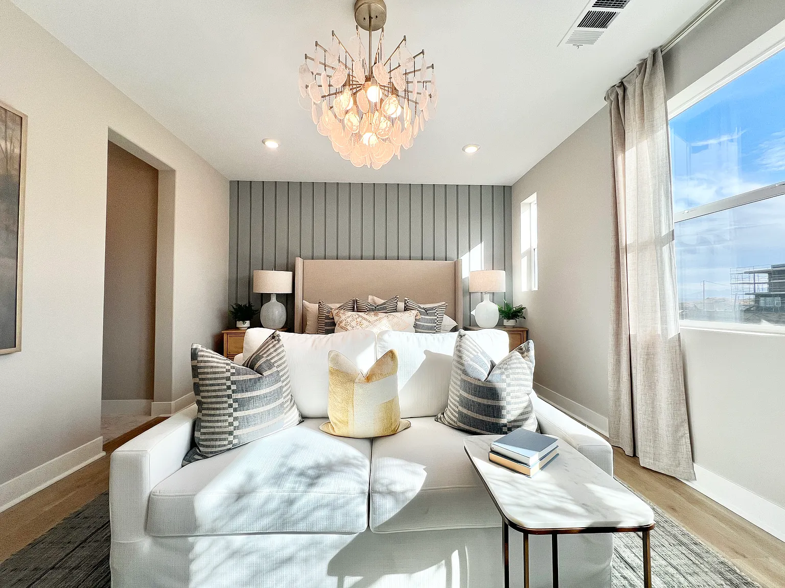 4 bed, 2.5 bath, 1974 sqft, $4,350 — Photo 1