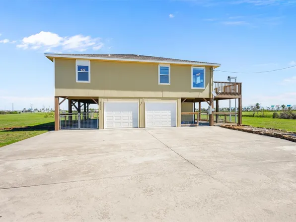 972 Rancho Carribe Dr, Crystal Beach, TX 77650