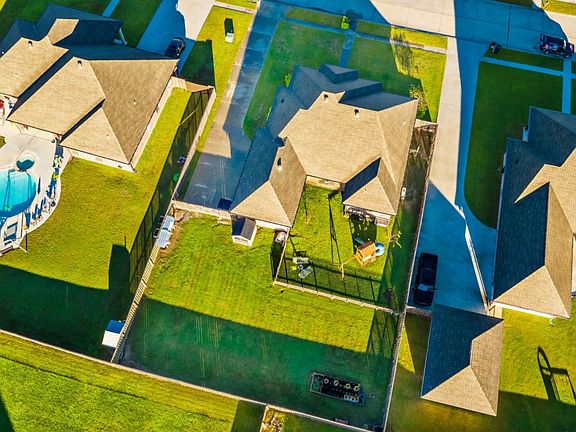 3rd image of 125 Gainsville Dr