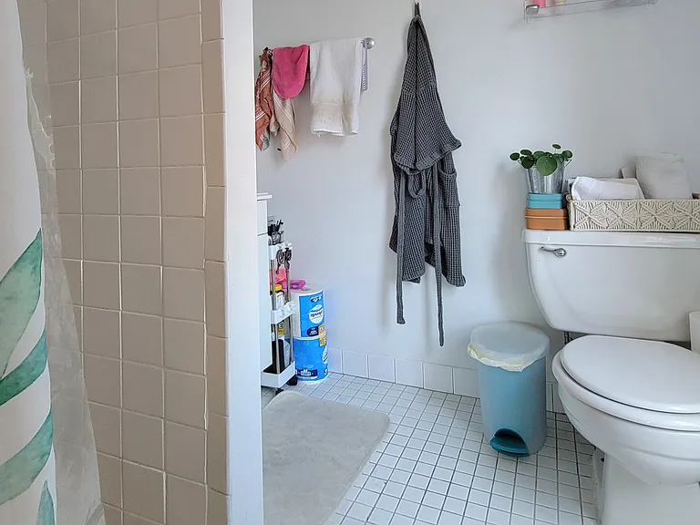 124 E 4th St #21 — Photo 7