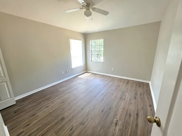 12604 Montford Ln — Photo 10