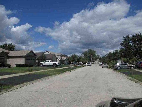 Exterior Neighborhood (street photo)