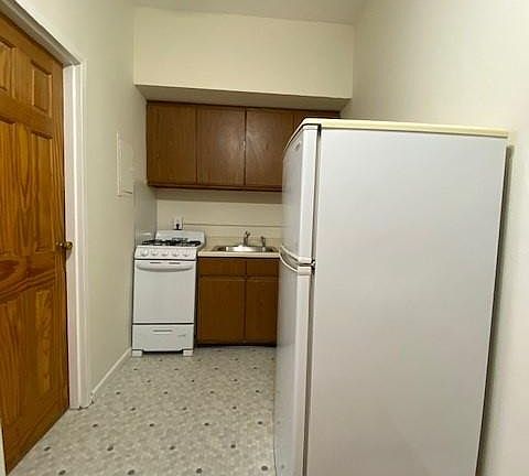5th image of 1917 Colfax Ave S APT 8