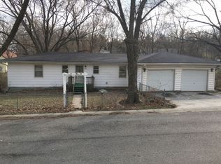 305 Woodland Ave, Smithville, MO 64089