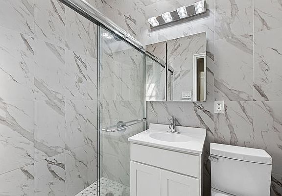 5th image of 71 W 89th St