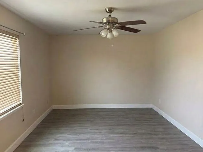 4901 Autumntree Ct — Photo 14