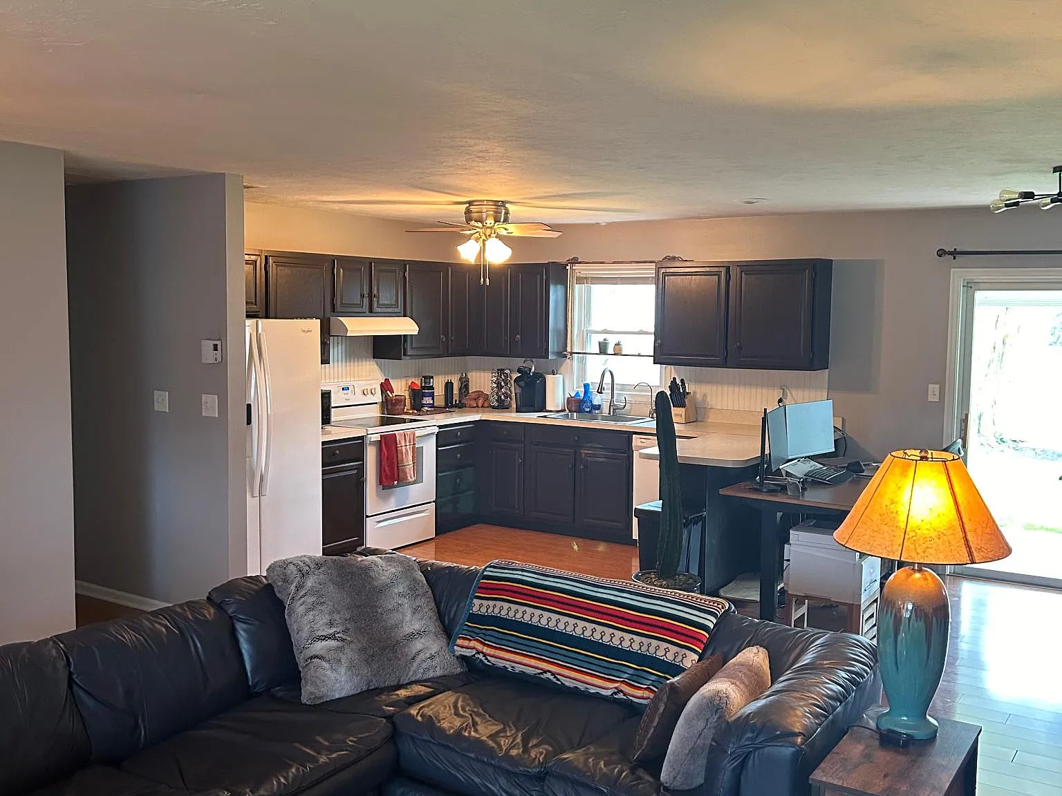 3 bed, 1.5 bath, 1212 sqft, $2,200 — Photo 2