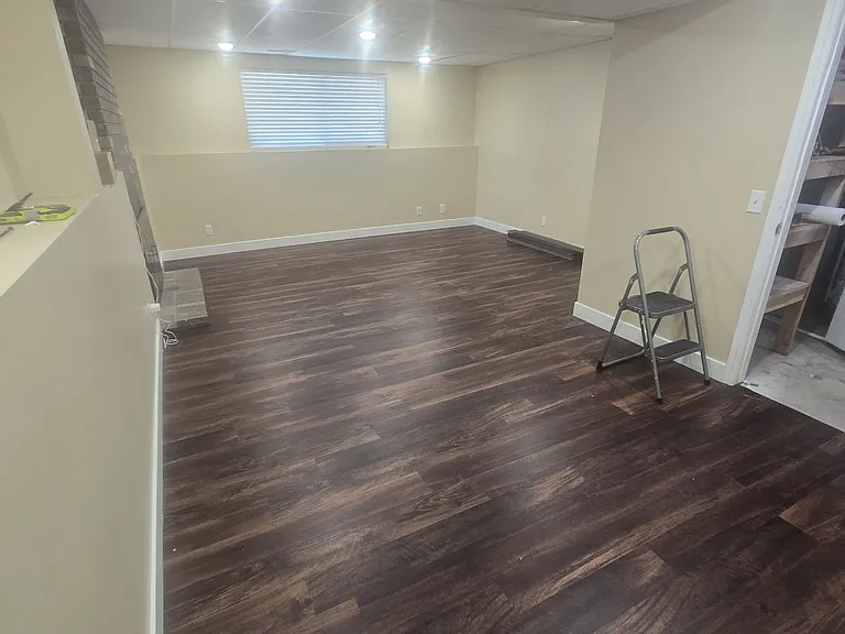 667 E Family Cir — Photo 2