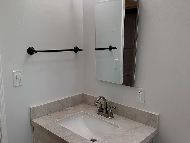 4123 1/2 W Toluca Lake Ave #4123-1/2 — Photo 15