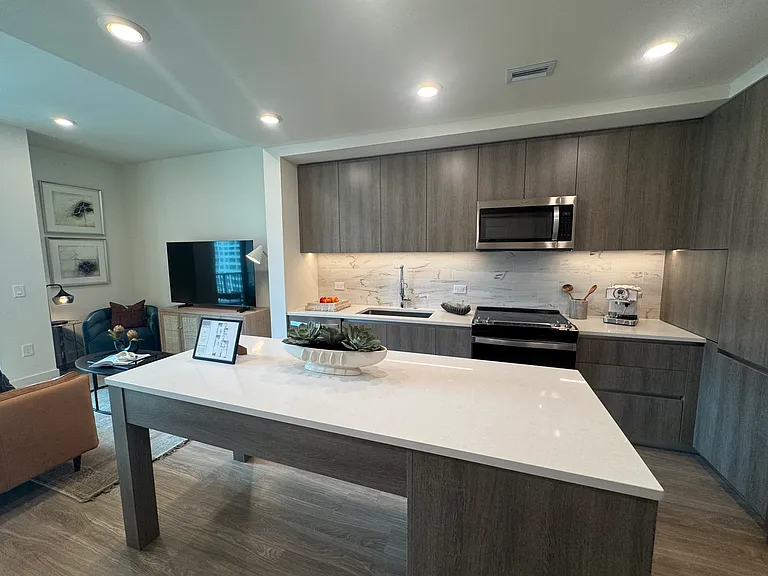 512 SW 4th Ave #A — Photo 1
