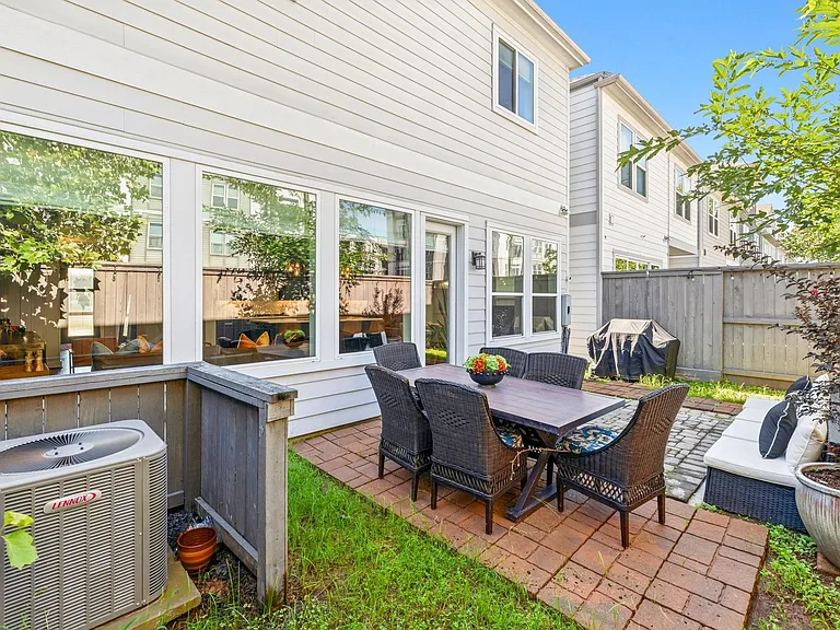 1423 Biondo Way — Photo 43