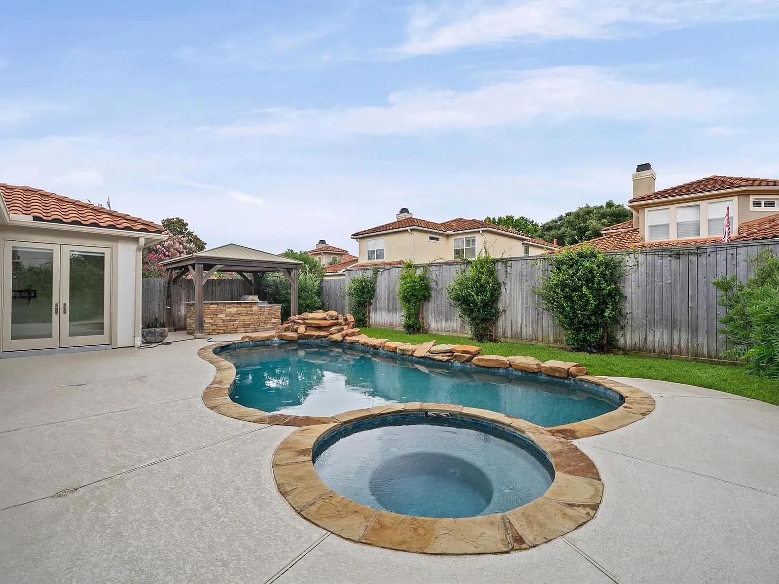 3 bed, 3.5 bath, 3395 sqft, $5,950 — Photo 3