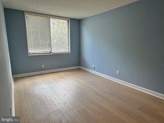 4th image of 5225 Pooks Hill Rd APT 303S