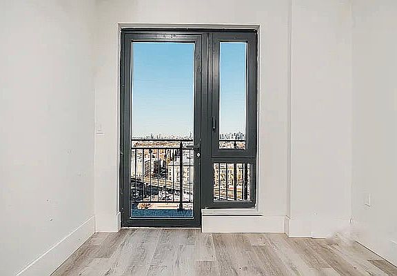 5th image of 1510 Gates Ave Penthouse 3