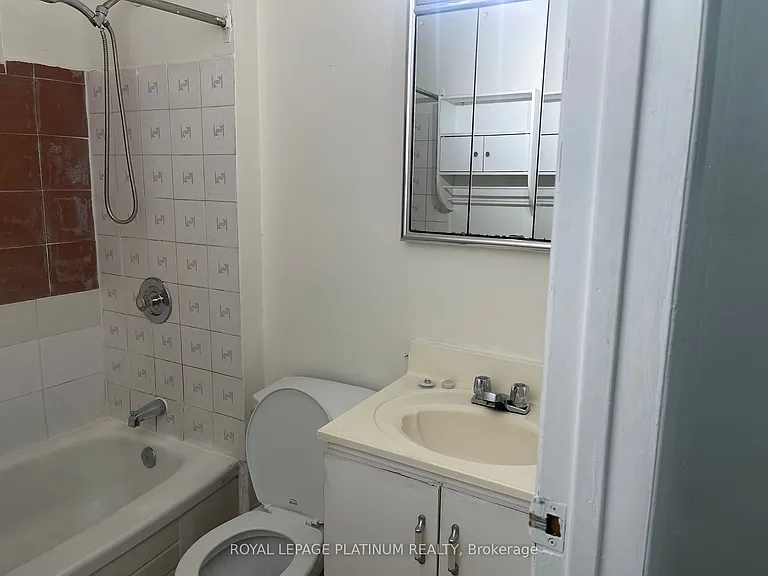 700 Brock Ave — Photo 25