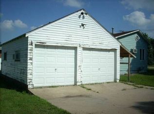 532 E Prospect St, Manchester, IA 52057