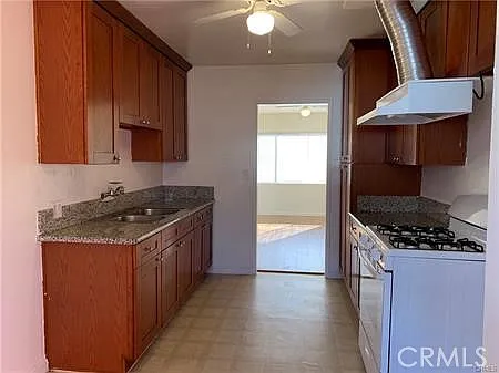 2 bed, 850 sqft, $2,300 — Photo 2
