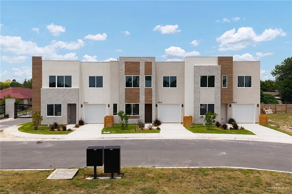 3 bed, 2.5 bath, 1553 sqft, $1,800 — Photo 1