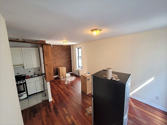 2nd image of 14 E 105th St #Z