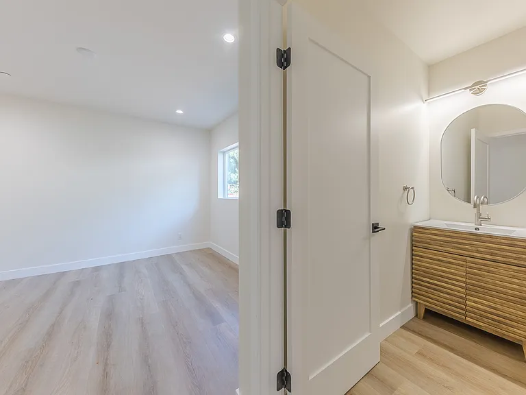 2536 Cotner Ave — Photo 19