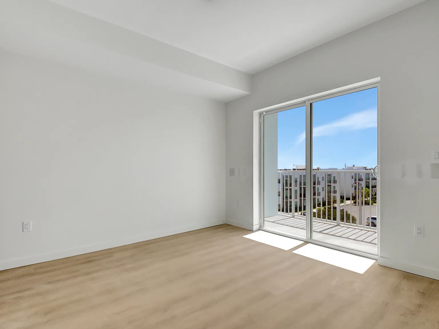 2 bed, 1100 sqft, $2,575 — Photo 3