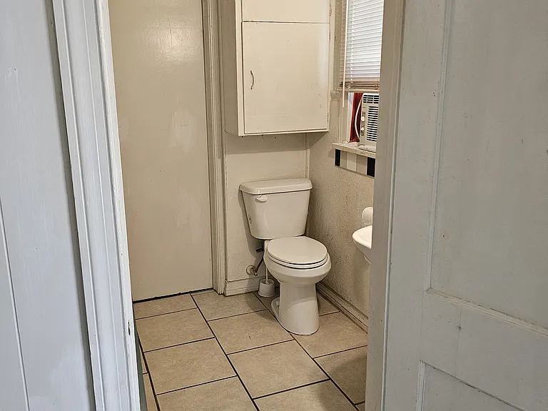619 E Young St — Photo 2