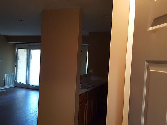 3rd image of 9601 Lake Pointe Ct