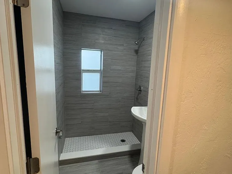 350 SW 15th Rd — Photo 13