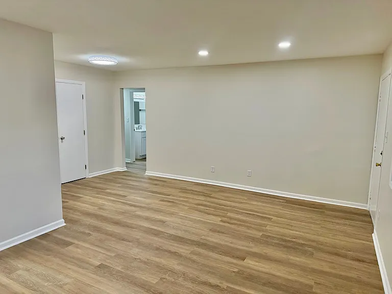 Sherwood Forest Apartments — Photo 41