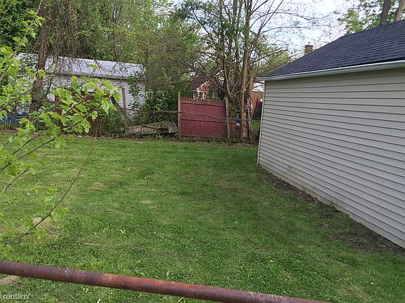 1225 Colonial backyard