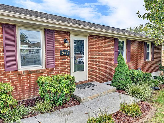 3rd image of 2847 Tulip Ln