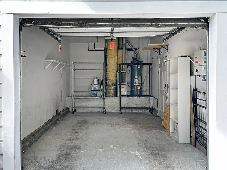 1717 Chase St — Photo 2