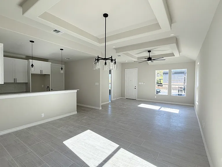411 Moselle Ave — Photo 3
