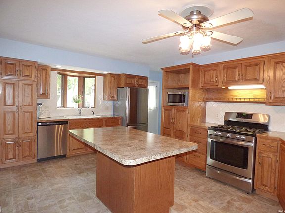 2nd image of 52244 Pickwick Ln