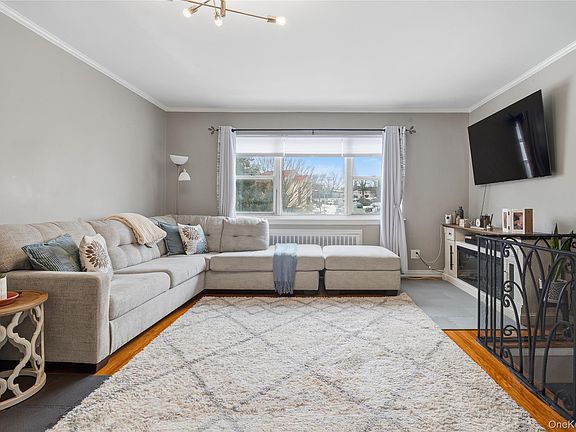 4th image of 198-28 Pompeii Avenue #2