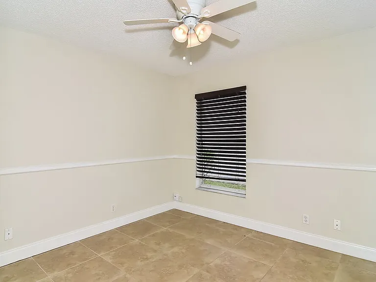 22457 Middletown Dr — Photo 11