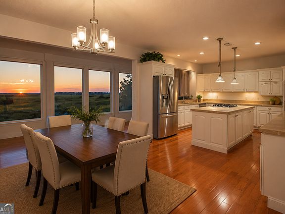 4th image of 344 Alexanders Ct