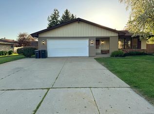 7547 S 74th St, Franklin, WI 53132