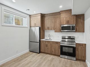 3119B 45th St SW #1B, Calgary, AB T3E 3T7