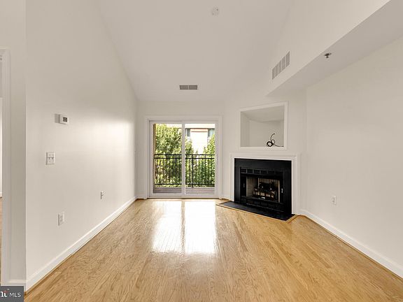 5th image of 2330 14th St N APT 407