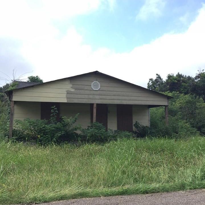 2nd image of 621 W Chatham Dr