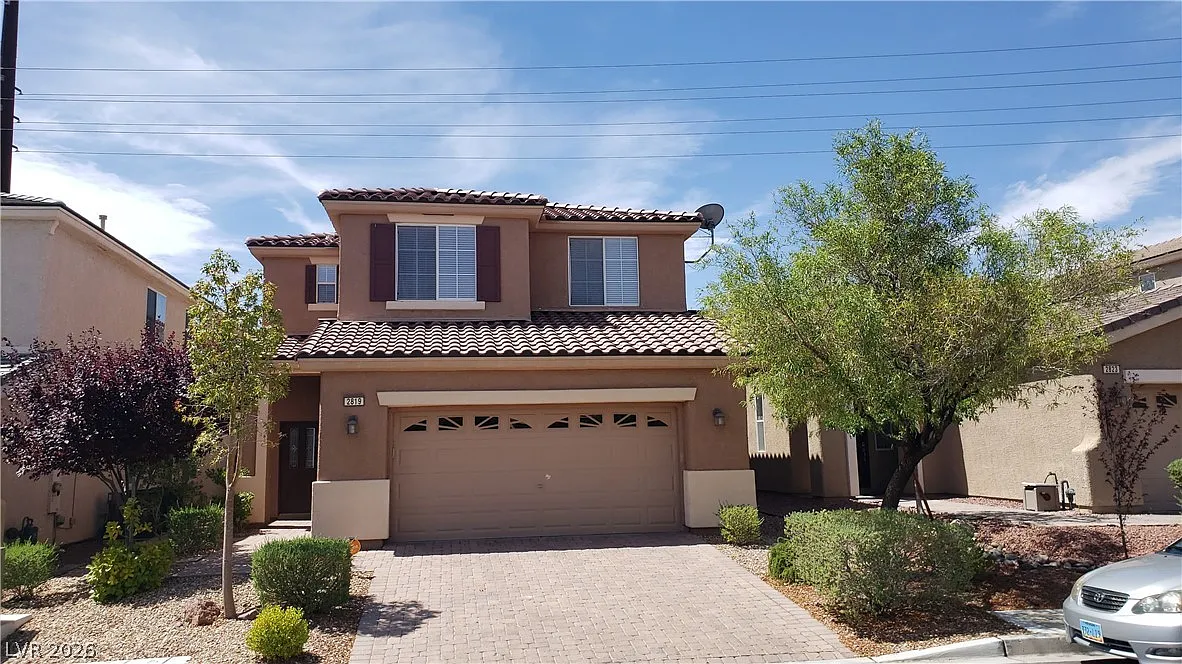 4 bed, 2.5 bath, 2066 sqft, $2,395 — Photo 2